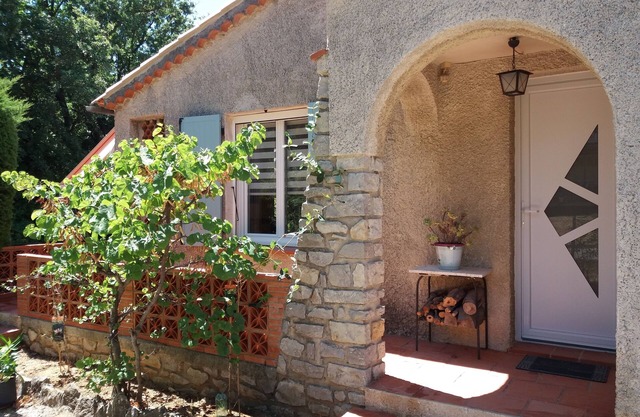 Provencal villa 1 km from the beaches, close to shops, pets welcome