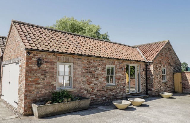 PROVIDENCE COTTAGE, with a garden in Easingwold