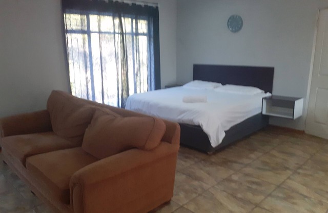 Proximity to Business Hubs – Ideal for Productivity and Relaxation!