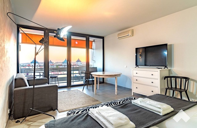 PTL805 · 2BD Apartment w/Stunning views +Next to Marina