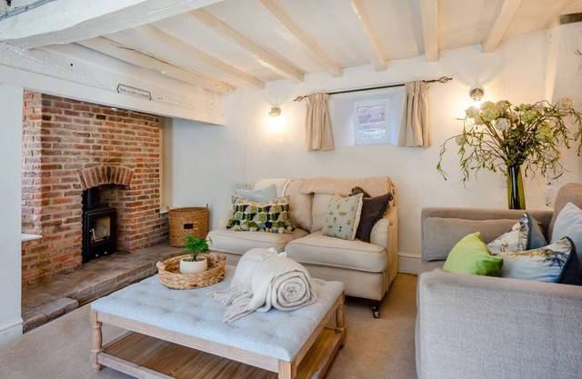 Pump Cottage - Two Bedroom House, Sleeps 4