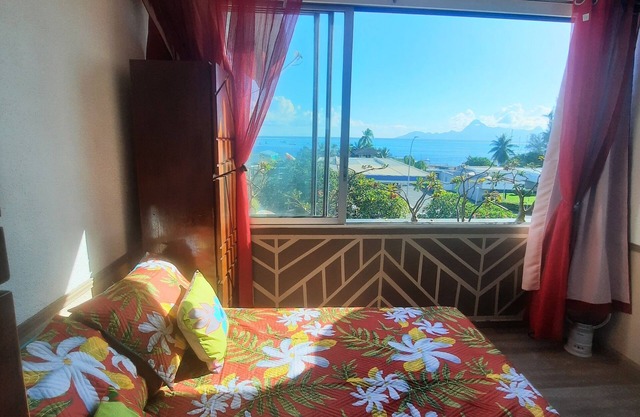 Punaauia F3 Clim,wifi,parking,belle vue sur Marina et Moorea. Proches Commodités
