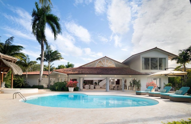 Punta Aguila Spectacular 4 Bdr/6 Bath Free Golf Cart Chef and Waiter Included