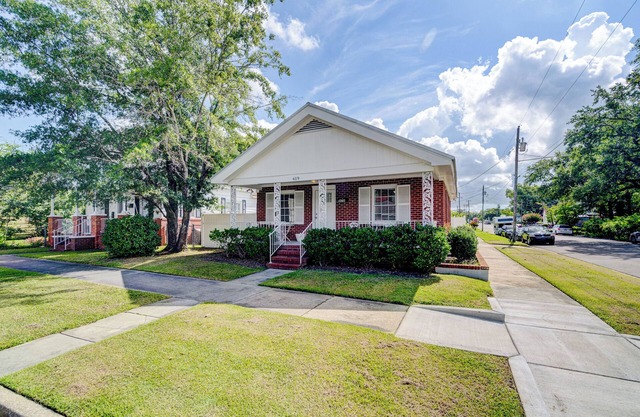 Pup Friendly! - Prime Location! - King Bed!