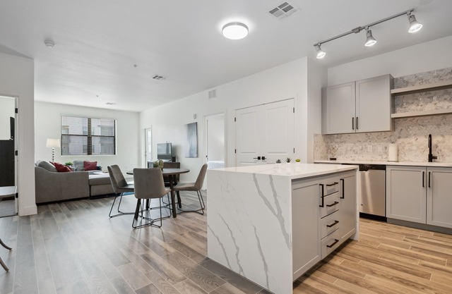 Pure Suites 2-Bedroom Mason Oliver Pool Gym Downtown Phoenix