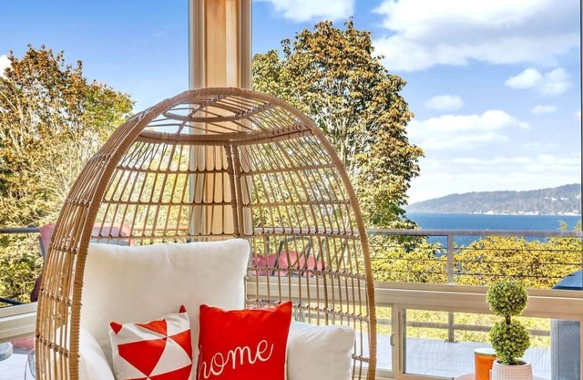 Purple House w/Water View | 3 Decks | Gym | UW