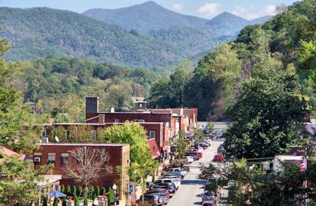 Purple Mountain Hideaway in Sylva is the perfect mountain getaway!
