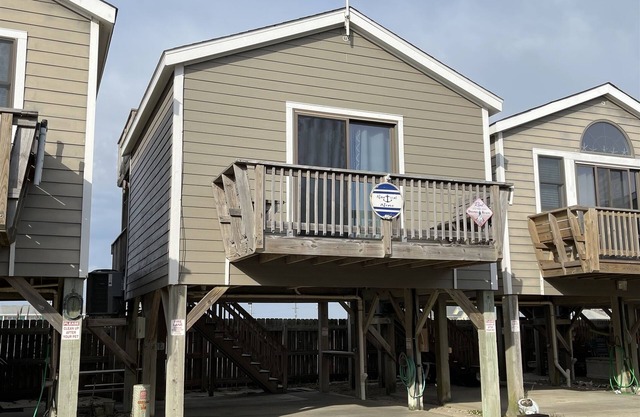 Put your Anchor down with Nautical Nine! Beachfront, Pet Friendly Cabana!