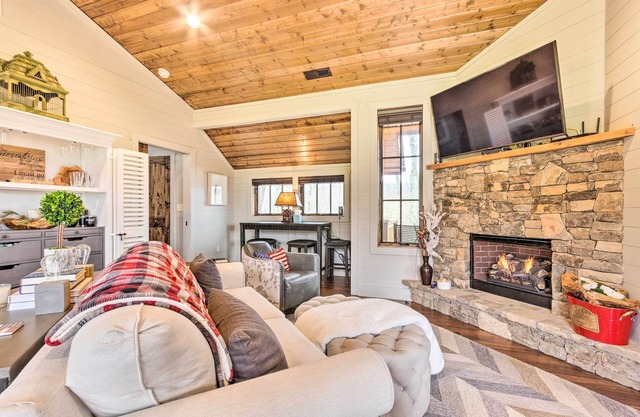 Putt-Putt, Pickleball + Trails: Glenville Getaway