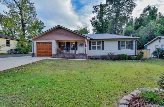 Qb-1: 4 Bedroom Home 3.5 miles from Bryant-Denny Stadium!