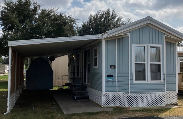 Quaint and Quiet Tiny Home, with Pool!