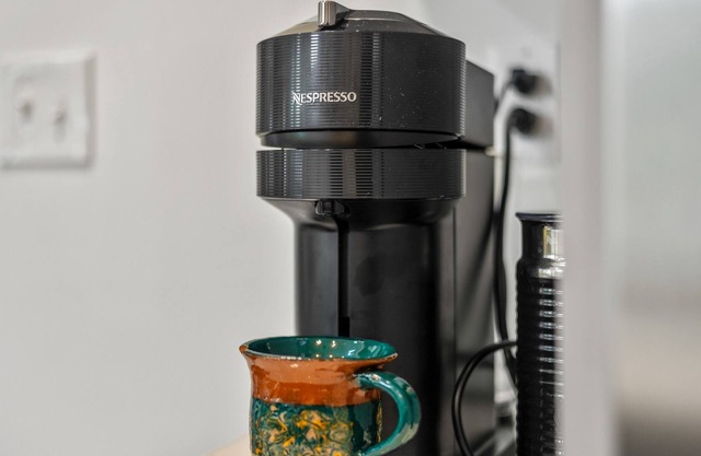 Quaint and Warm 2BR Cottage Close to 85/40, WiFi