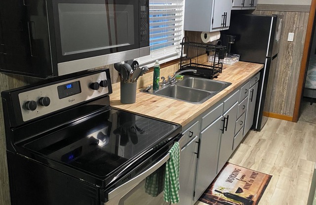 Quaint Cozy 1-bedroom apartment in pleasant Geneva with AC, WiFi