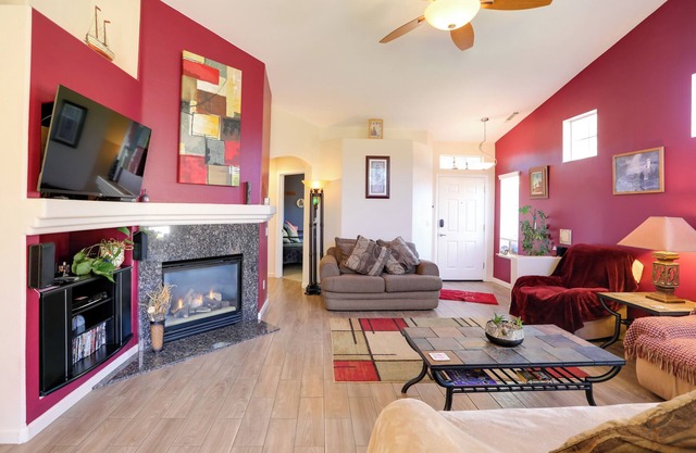 Quaint Cul-De-Sac Home - 14 Miles to Downtown Reno