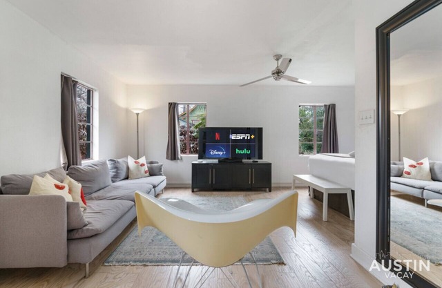 Quaint Family Getaway in Private Back House for 4