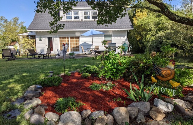 Quaint ground floor guest house in historic Beaufort, NC.