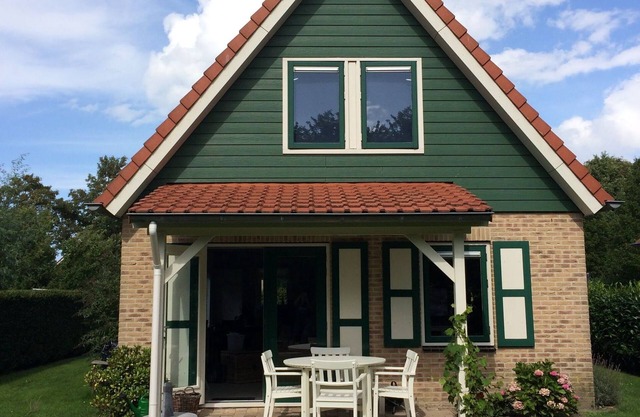 Quaint Holiday Home in Zonnemaire with Roofed Terrace