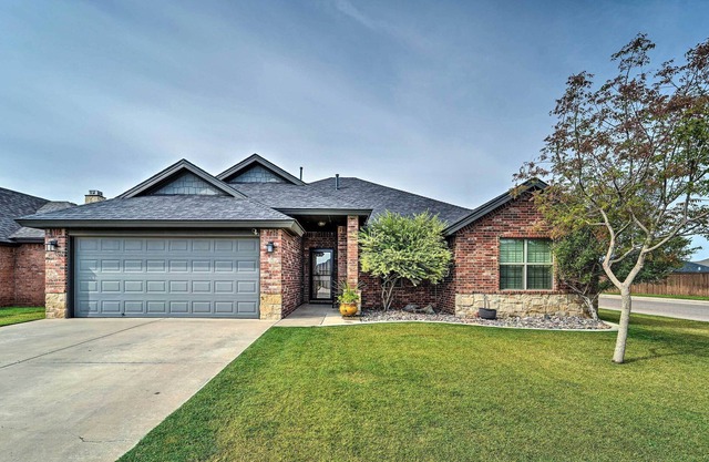 Quaint Lubbock Home ~ 6 Mi to TTU + Downtown!