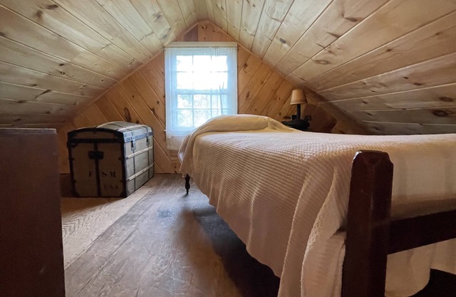 Quaint Retro Ash Cove Cottage