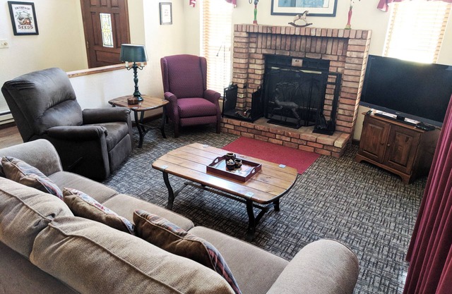 Quality Hill Resort Villa, luxury vacation town home, sleeps six