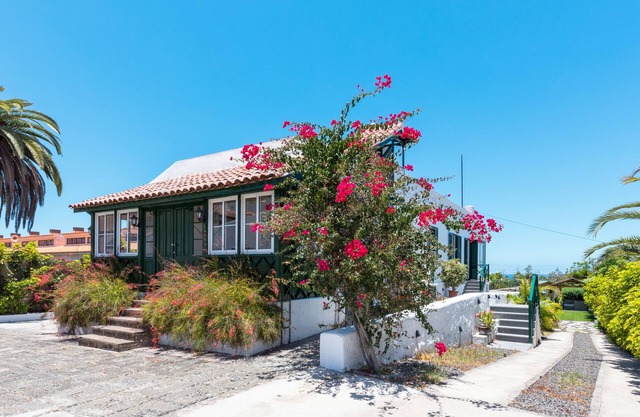 QUALITY HOUSE CLOSE TO THE SEA AND CENTRAL LOCATION, BARBACUE, GARDEN, free wifi