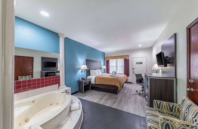 Quality Inn & Suites Canton
