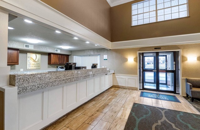 Quality Inn & Suites Des Moines - Merle Hay Road