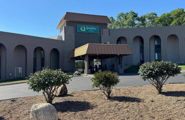 Quality Inn West Des Moines - Clive By Choice Hotels I-235 & I -80