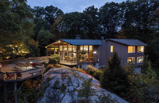 Quarry House: Mid-Century Modern