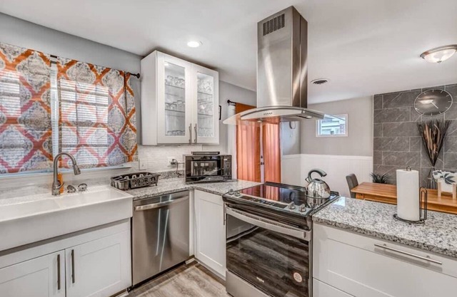 Quarters on Quince - Huge Yard