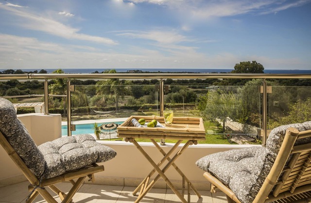 Queen Bee Residence- Queen Apartment