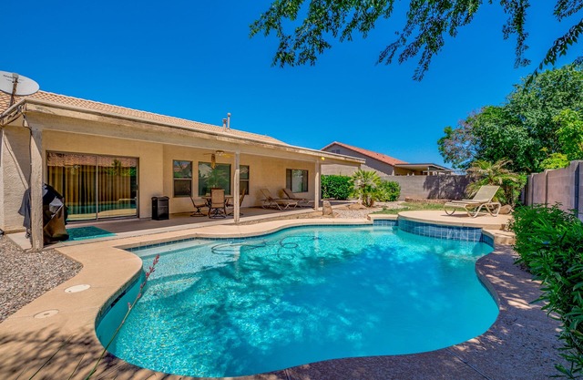 Queen Creek Pool Home! Close to Marketplace! Save!