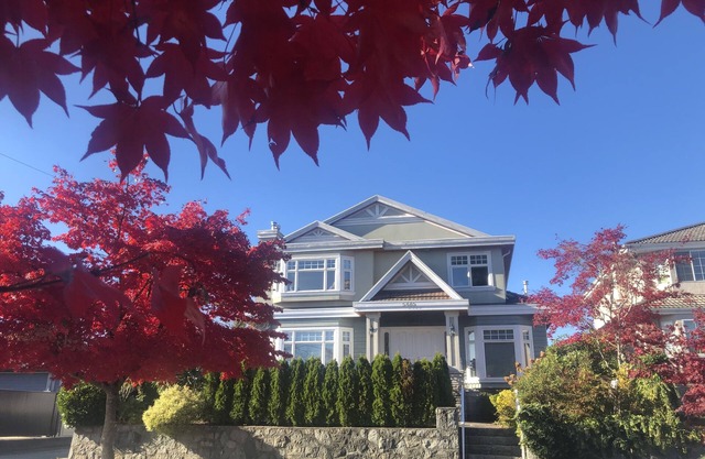 Queen Elizabeth Home - in the heart of Vancouver