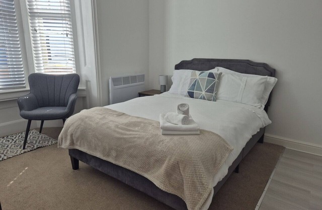 Queens Apartment 1 Portsmouth with free parking