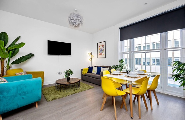 Queens Mile 1 with Free Parking | By My Getaways