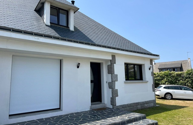 Quiberonnaise house in town center, walking distance to beach.