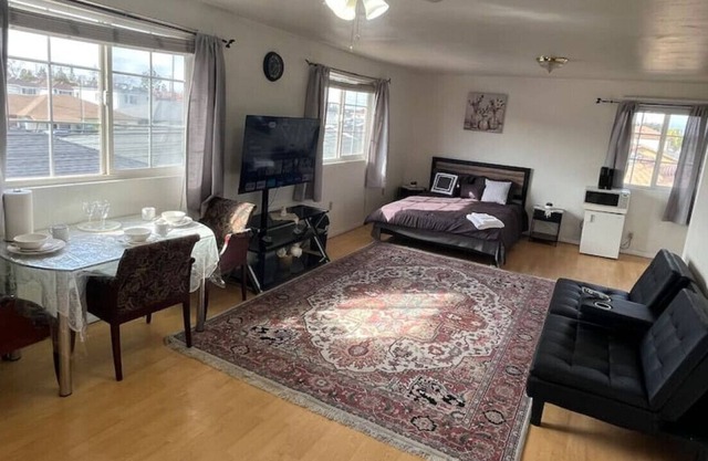 Quiet 1-Bedroom w/ Private Bath