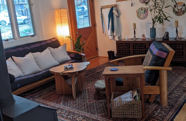 Quiet 2-bedroom house in the woods near Charlottesville, VA