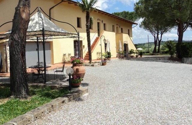 Quiet and beautiful holiday complex in Tuscany, pool,Wi-Fi,G4