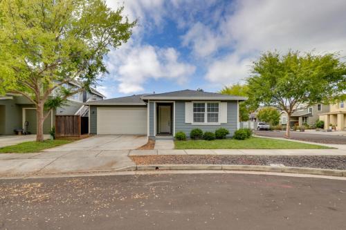 Quiet and Convenient! Santa Rosa Family Home with Yard