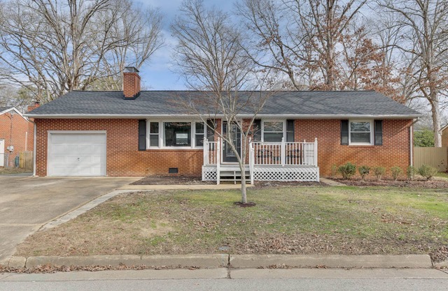 Quiet and modernized Fully Furnished Property in Newport News, Pet Friendly!