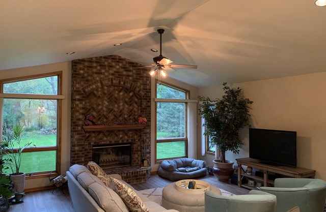 Quiet and spacious home, close to downtown, the beach, and fantastic golfing.