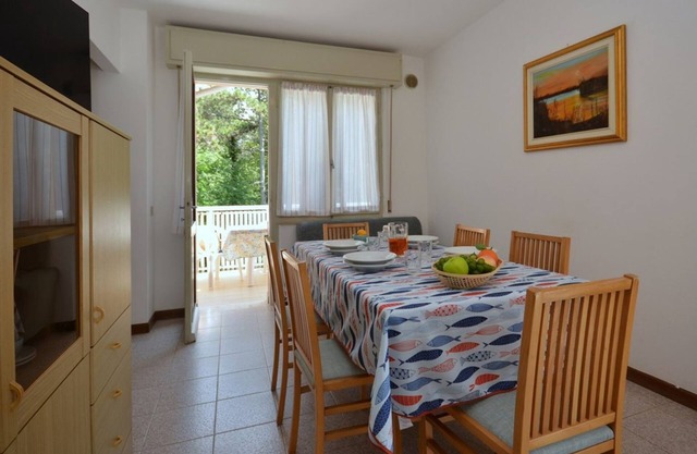 Quiet apartment with lovely terrace near the beach