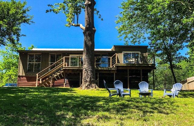 Quiet Cabin on the River Near Downtown Bastrop