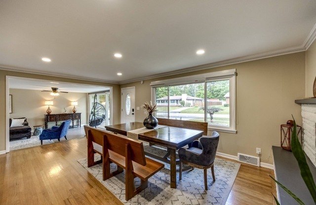 Quiet Comfort: 5 BR & 2.5 BA, 6 TVs, Pet Friendly
