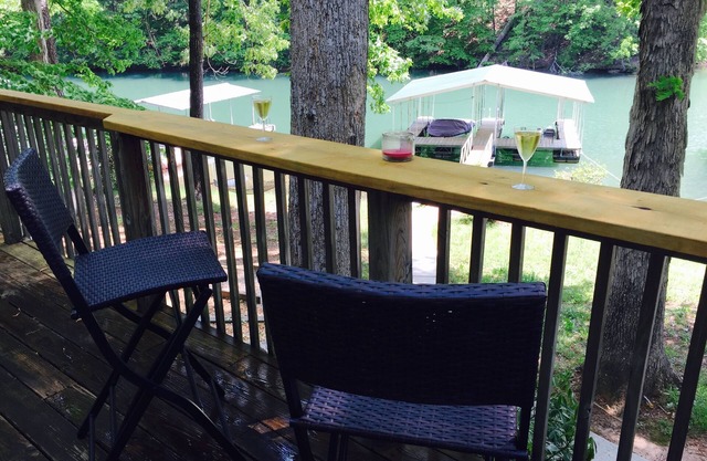 Quiet cove, deep water, minutes to Clemson, pet friendly, easy path to the dock