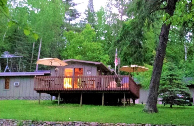 Quiet, cozy, private lake cottage