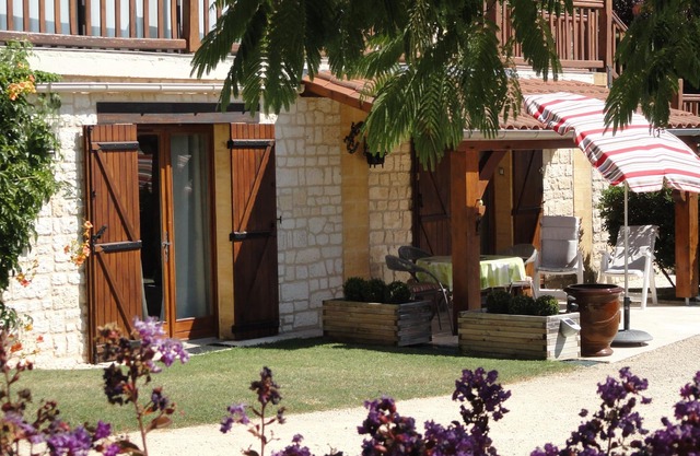 Quiet, dead-end street, 10 minutes' walk from the town center, ground floor