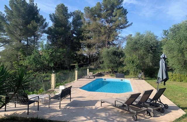 Quiet family home with pool & garden