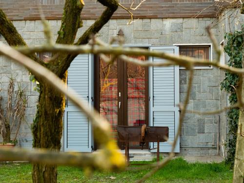 Quiet groundfloor garden apartment close to Milan - SMART WORKING, RELAX, BARBECUE, NETFLIX